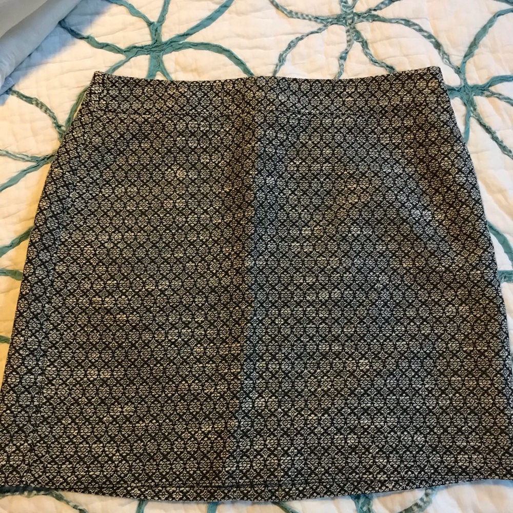 Black and white pencil skirt